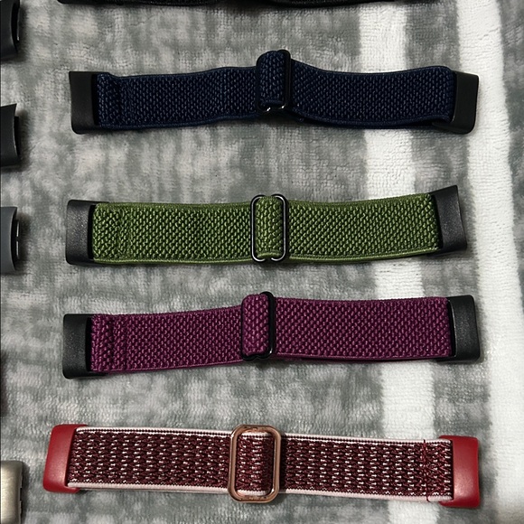 Fitbit Charge 6 with additional bands - Picture 9 of 12